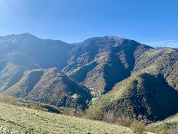 Il Monte Catria, Passeggiare Tra Le Vette Dei Monti Marchigiani